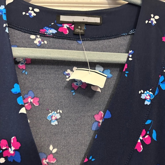 NWT VERSATILE Floral Wrap Dress w/V Neck and a Comfortable Knit Fit - Picture 2 of 10